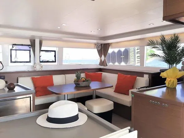 LAGOON 450 F AMARE photo 4