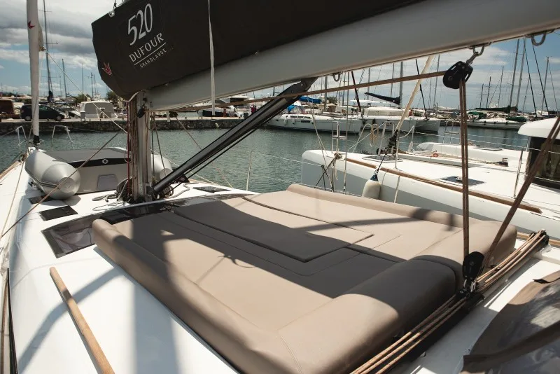 DUFOUR 520 BLUE MOON photo 7