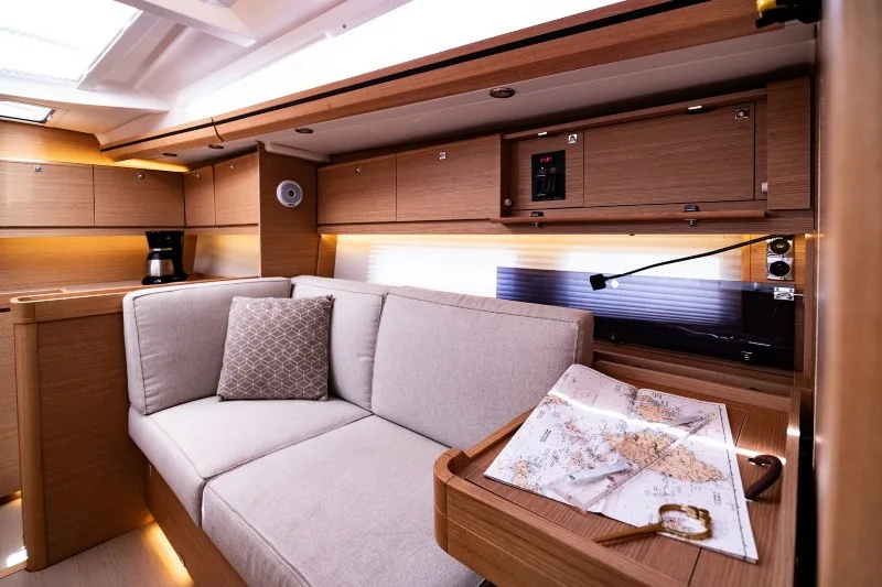 DUFOUR 520 BLUE MOON photo 10
