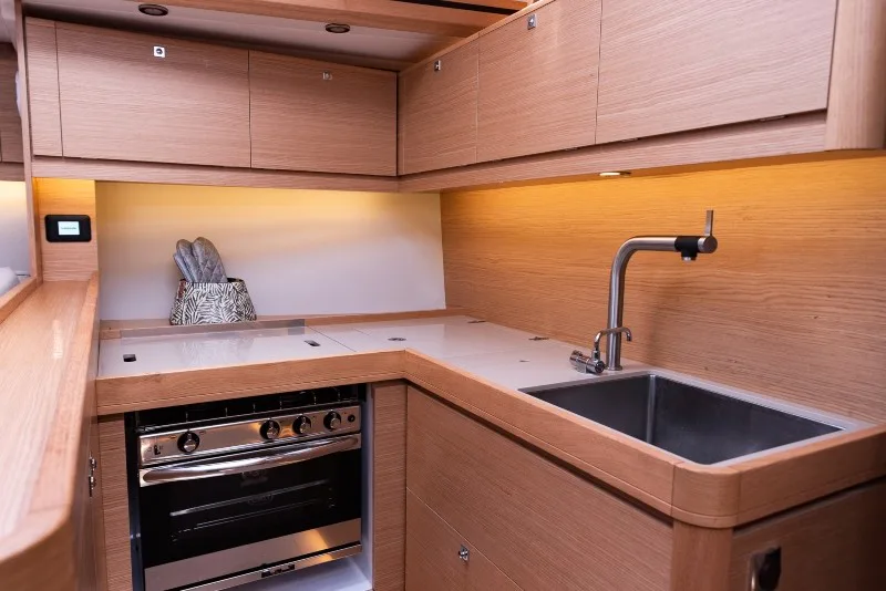 DUFOUR 520 BLUE MOON photo 11