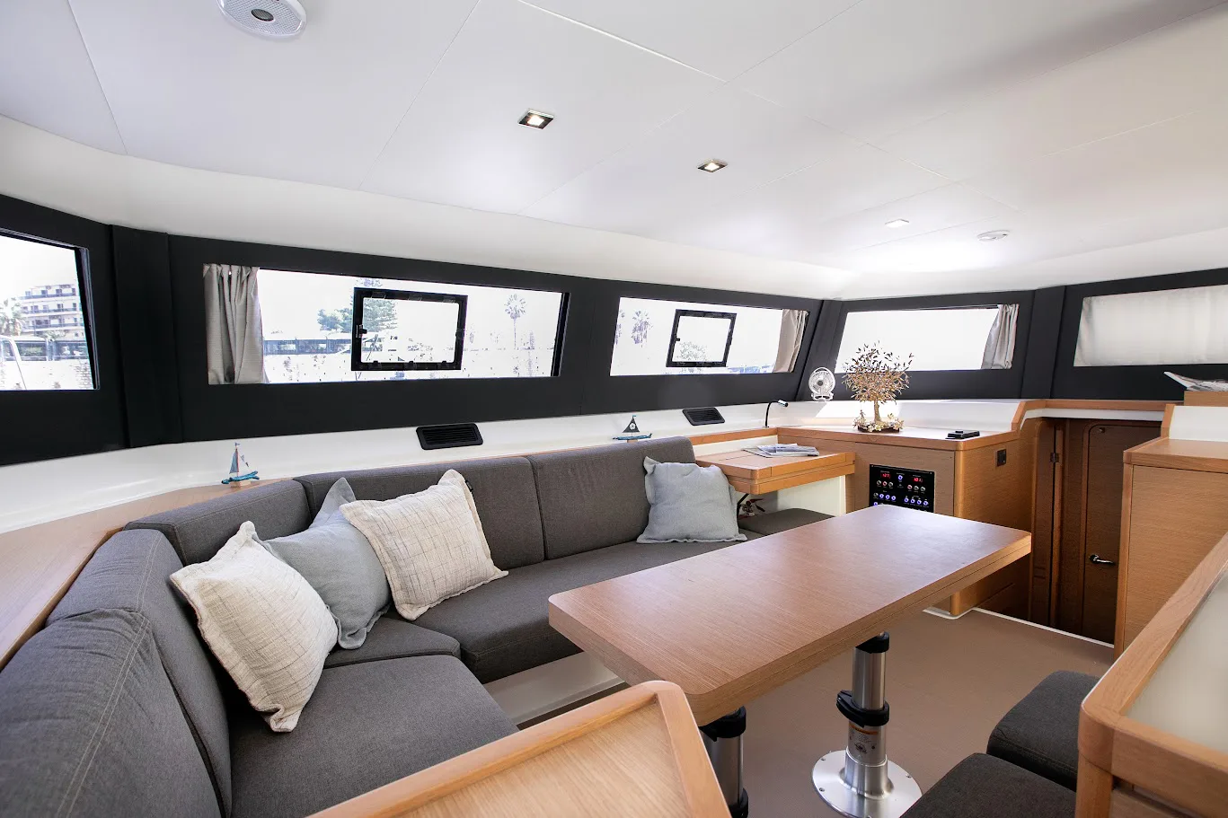 DUFOUR 48 DIVA photo 3